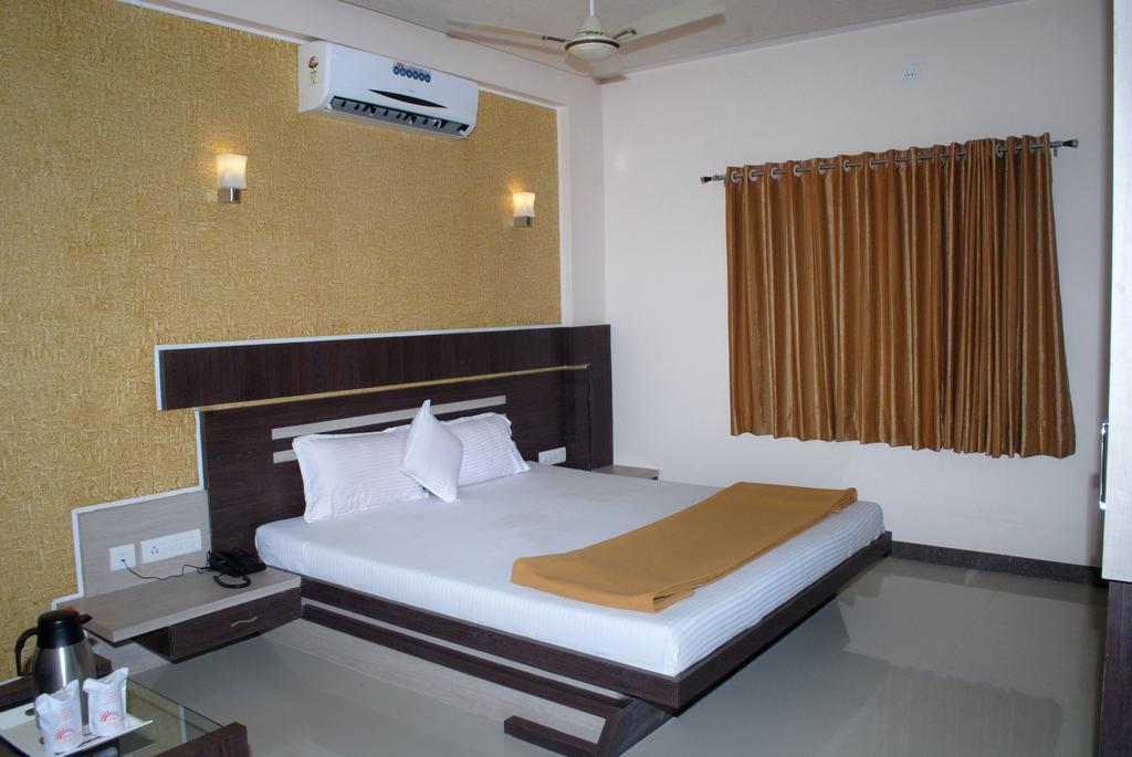 Hotel Sun Plaza Somnāth Habitación foto